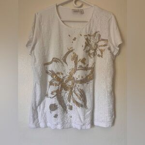 Textured White with Gold Floral Pattern Chico’s Zenergy Women’s Shirt SZ 2 (B7)